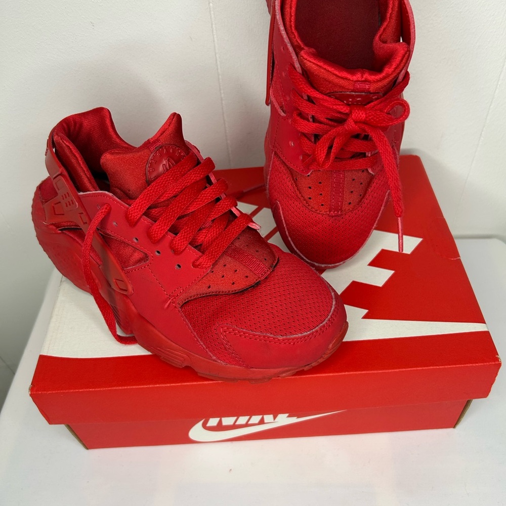 Nike Red Huarache Run Sneakers Bold Athletic Design